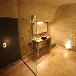 Alice In Cappadocia ウチヒサール