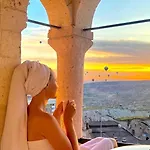 Alice In Cappadocia ウチヒサール