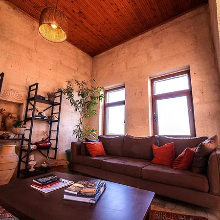 Alice In Cappadocia ウチヒサール