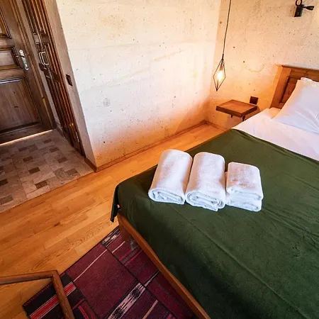 Alice In Cappadocia ウチヒサール