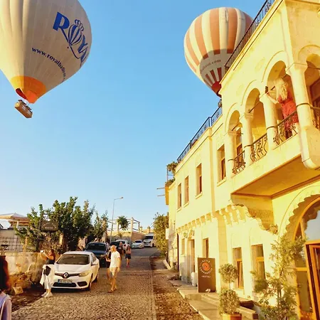 Alice In Cappadocia ウチヒサール