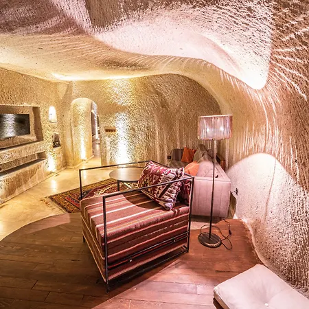 Alice In Cappadocia ウチヒサール