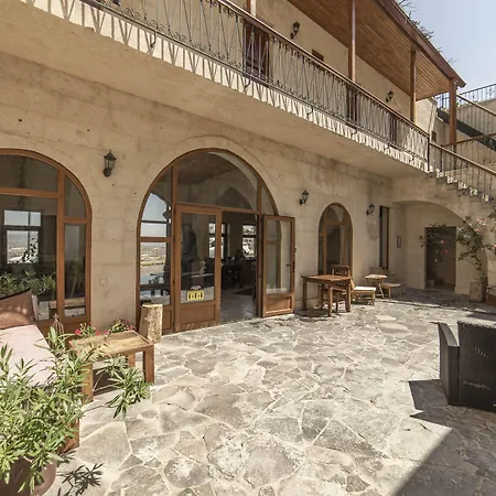 Alice In Cappadocia ウチヒサール